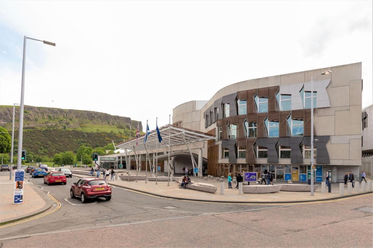אדינבורו Stunning 1 Bed At Holyrood Palace & Arthurs Seat מראה חיצוני תמונה