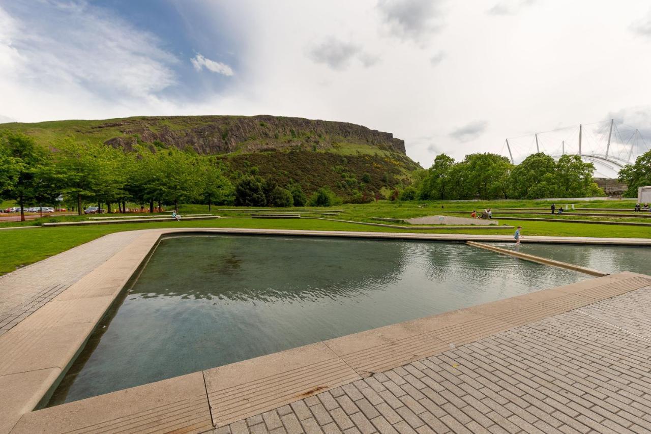 אדינבורו Stunning 1 Bed At Holyrood Palace & Arthurs Seat מראה חיצוני תמונה