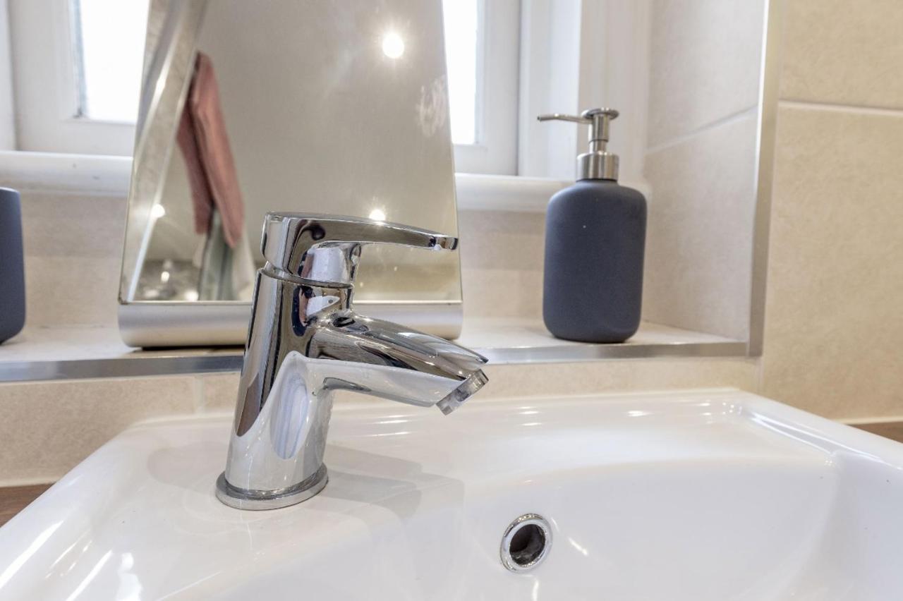 אדינבורו Stunning 1 Bed At Holyrood Palace & Arthurs Seat מראה חיצוני תמונה